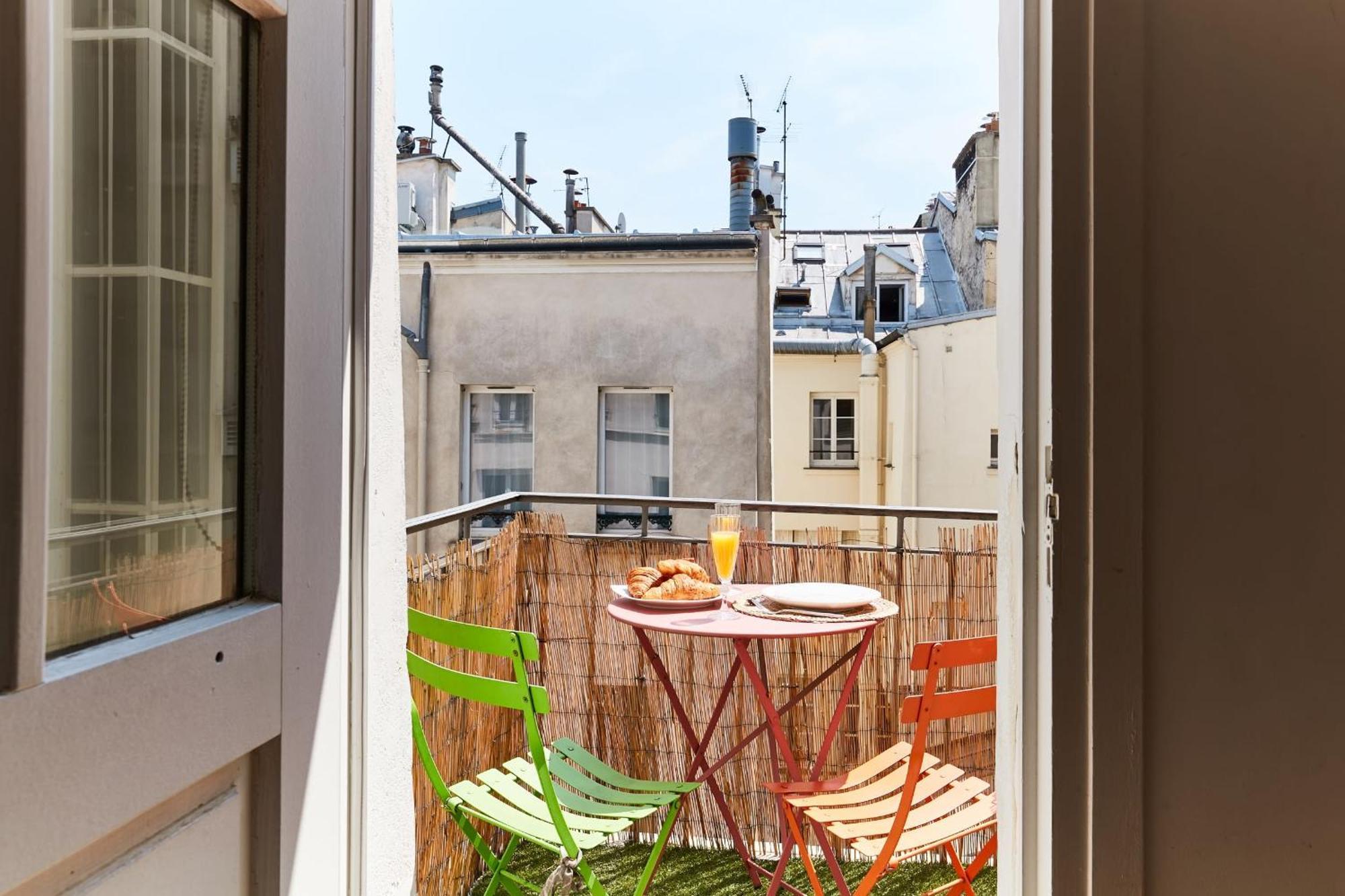 Bnbnova - Latin Quarter - 1br With Balcony